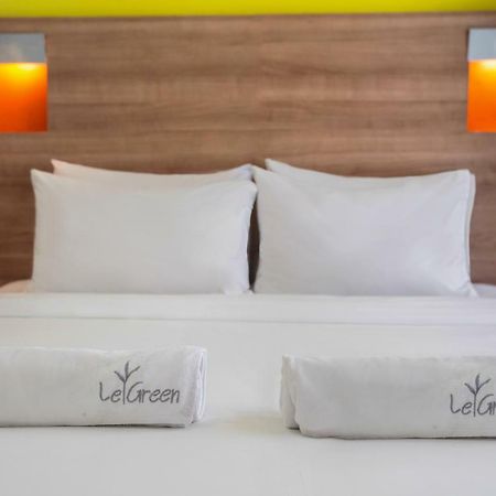 Legreen Suite Kuningan Jakarta Exteriör bild